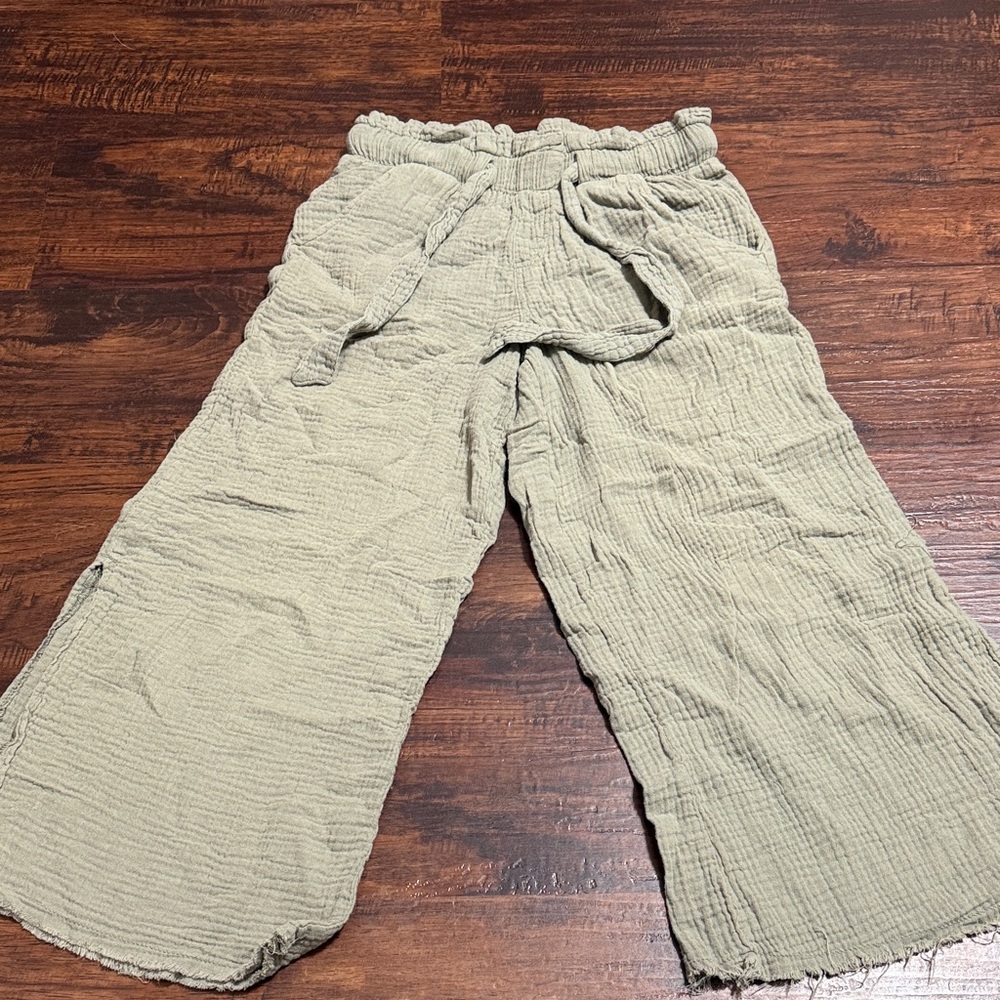 Green Linen Capri Pants